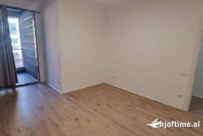 Ambient biznesi me qera 3+1 ne Tirane - 1,250 Euro