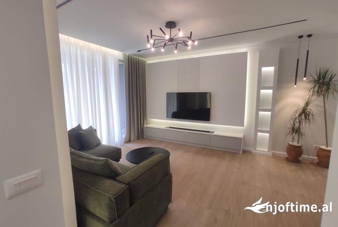 Shtepi me qera 3+1 ne Tirane - 1,800 Euro