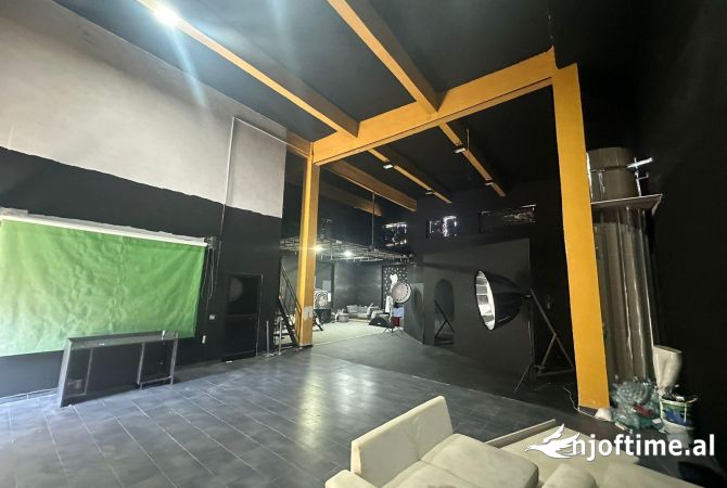 Ambient biznesi me qera 4+1 ne Tirane - 3,000 Euro