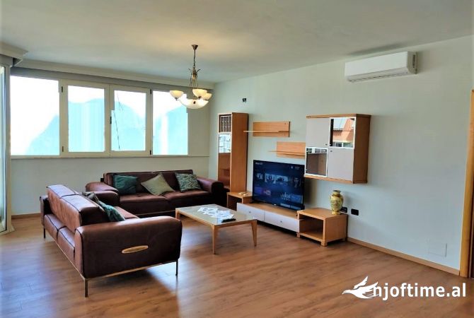 Shtepi me qera 3+1 ne Tirane - 2,000 Euro