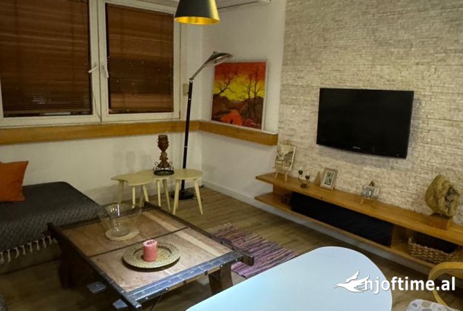 Shtepi me qera 2+1 ne Tirane - 800 Euro