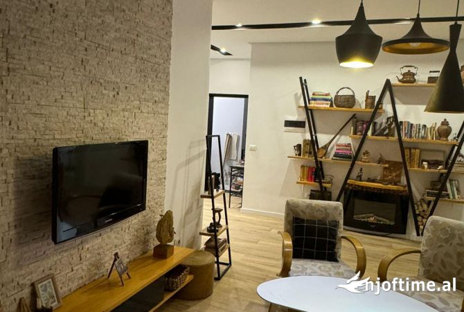 Shtepi me qera 2+1 ne Tirane - 800 Euro