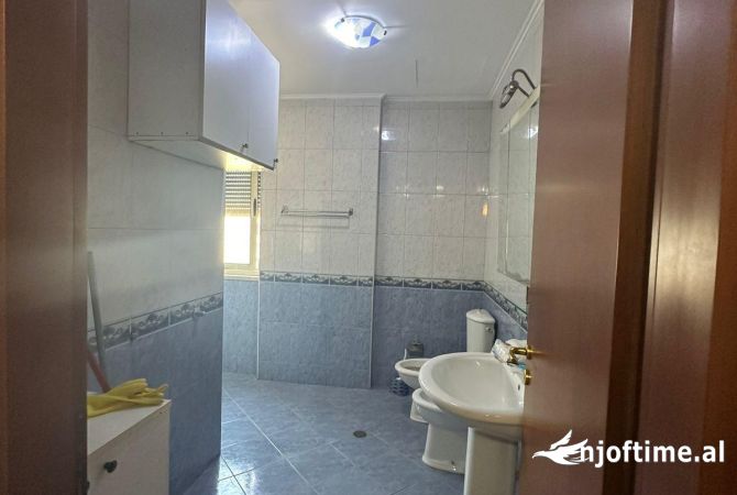 Shtepi me qera 2+1 ne Tirane - 700 Euro