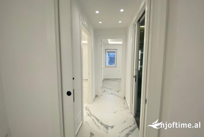 Zyre me qera 2+1 tek Mine Peza (ID BZ2424) Tirane