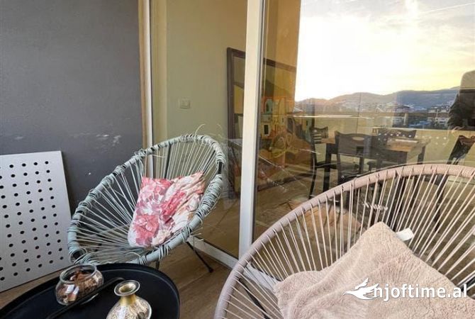 Shtepi me qera Apartament ne Tirane, 2+1, Mobilimi E mobiluar, Pagesa 1,300  Euro.