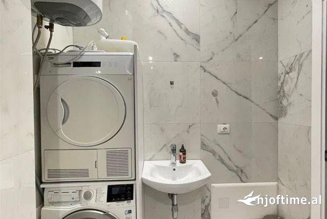 Shtepi me qera Apartament ne Tirane, 2+1, Mobilimi E mobiluar, Pagesa 1,300  Euro.