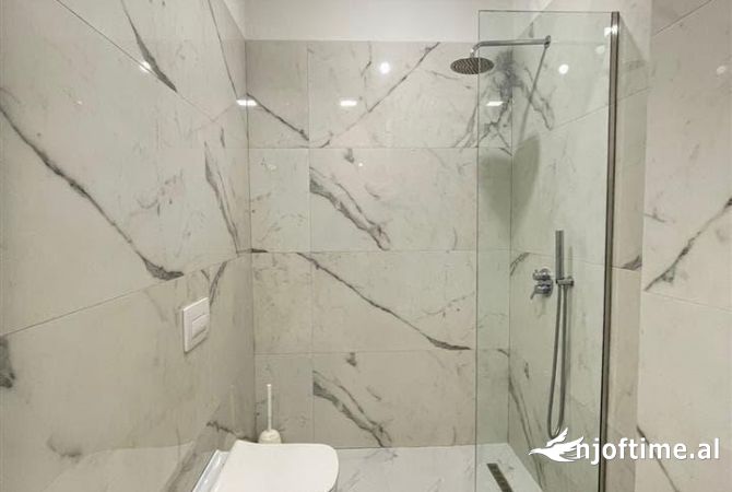 Shtepi me qera Apartament ne Tirane, 2+1, Mobilimi E mobiluar, Pagesa 1,300  Euro.