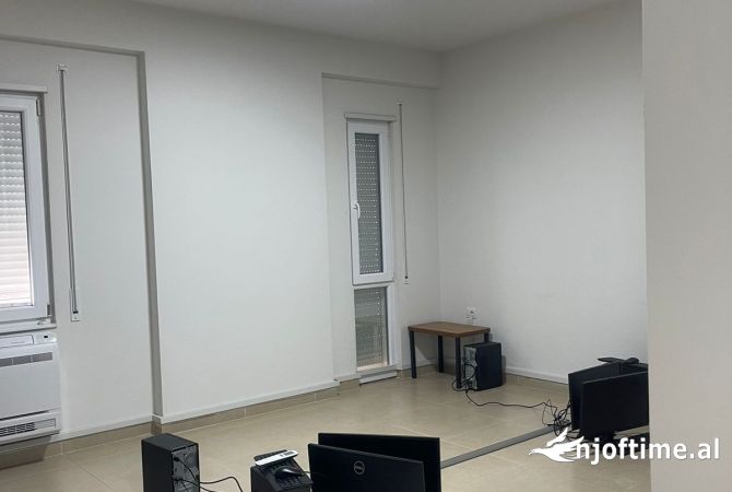 Ambient biznesi me qera 3+1 ne Tirane - 2,000 Euro