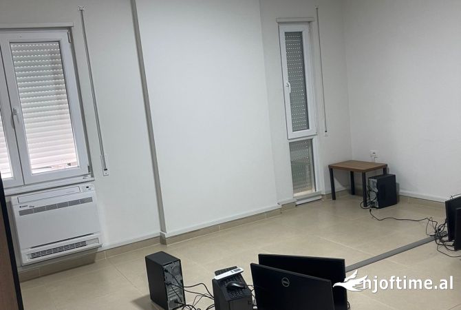 Ambient biznesi me qera 3+1 ne Tirane - 2,000 Euro