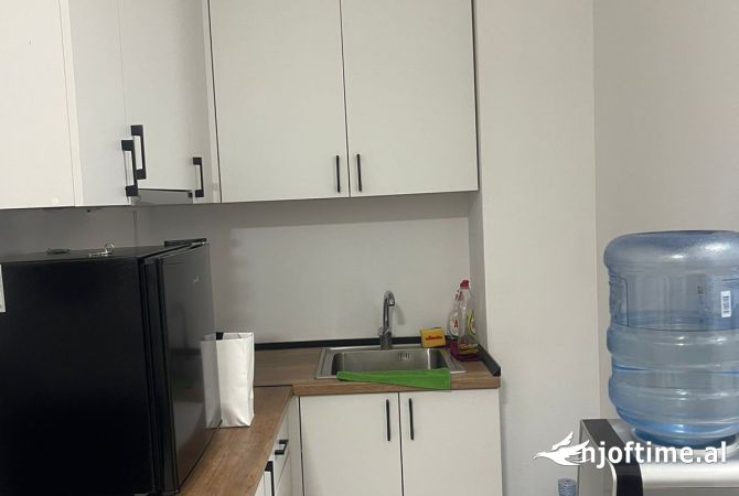 Ambient biznesi me qera 3+1 ne Tirane - 2,000 Euro