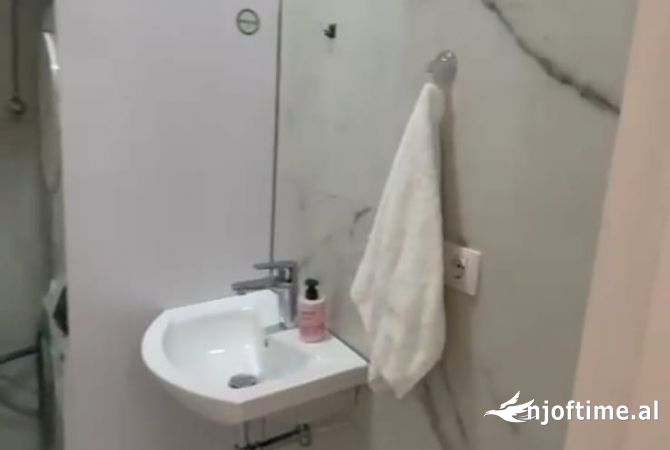 Magazine Me Qera ne Domje (ID BM218) Tirane