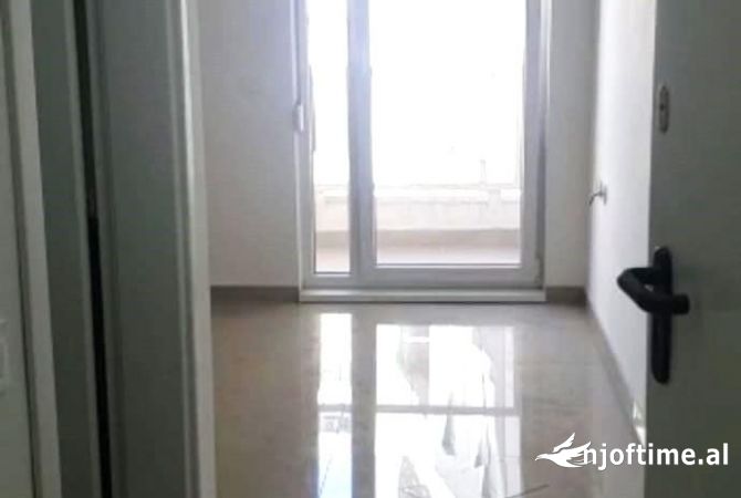 Ambient biznesi me qera 3+1 ne Tirane - 200 Euro