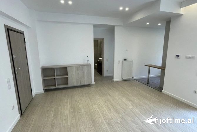 Ambient biznesi me qera 1+1 ne Tirane - 600 Euro