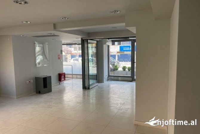 Ambient biznesi me qera 1+1 ne Tirane - 1,000 Euro
