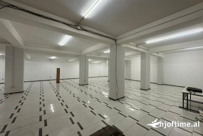 Ambient biznesi me qera 4+1 ne Tirane - 1,200 Euro