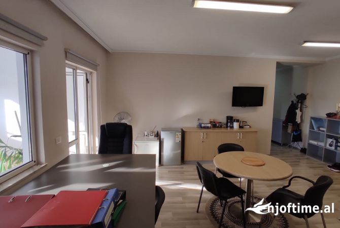 Shtepi me qera 2+1 ne Tirane - 1,500 Euro