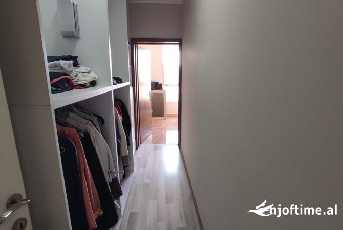 Shtepi me qera Apartament ne Tirane, 2+1, Mobilimi E mobiluar, Pagesa 1,500  Euro.