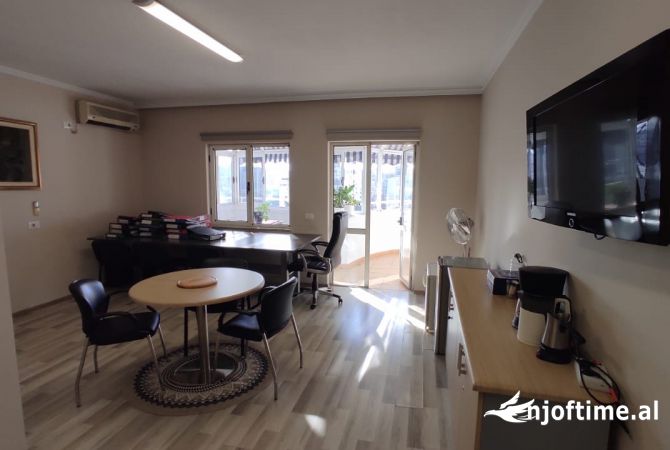 Shtepi me qera Apartament ne Tirane, 2+1, Mobilimi E mobiluar, Pagesa 1,500  Euro.