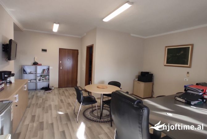 Shtepi me qera Apartament ne Tirane, 2+1, Mobilimi E mobiluar, Pagesa 1,500  Euro.