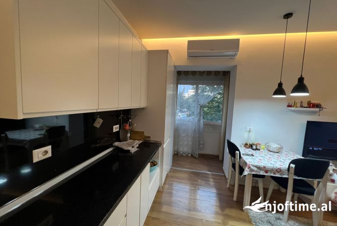 Ambient biznesi me qera 3+1 ne Tirane - 800 Euro