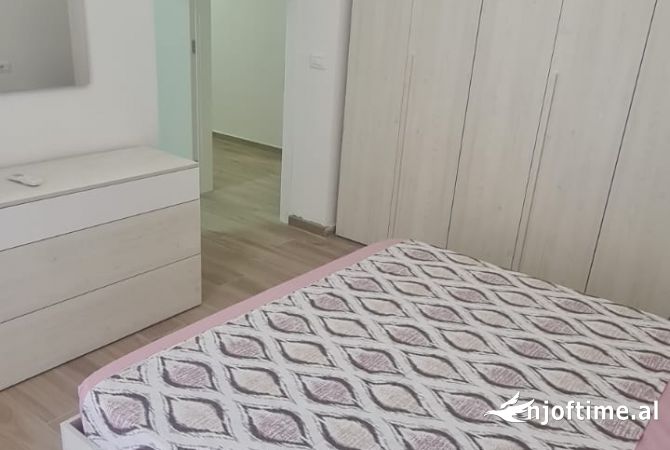 Shtepi me qera Apartament ne Tirane, 2+1, Mobilimi E mobiluar, Pagesa 700  Euro.
