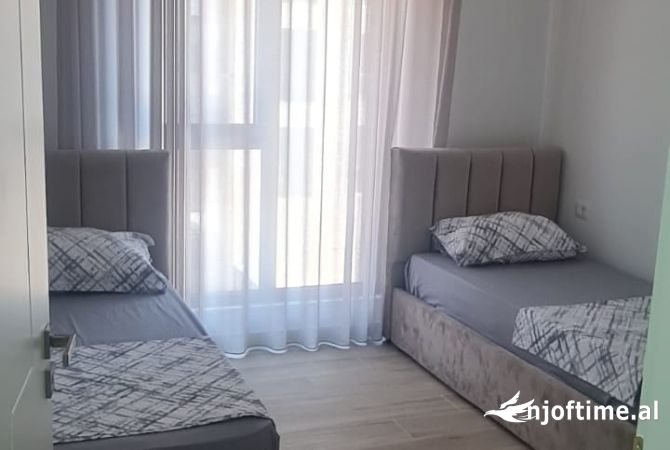Shtepi me qera Apartament ne Tirane, 2+1, Mobilimi E mobiluar, Pagesa 700  Euro.