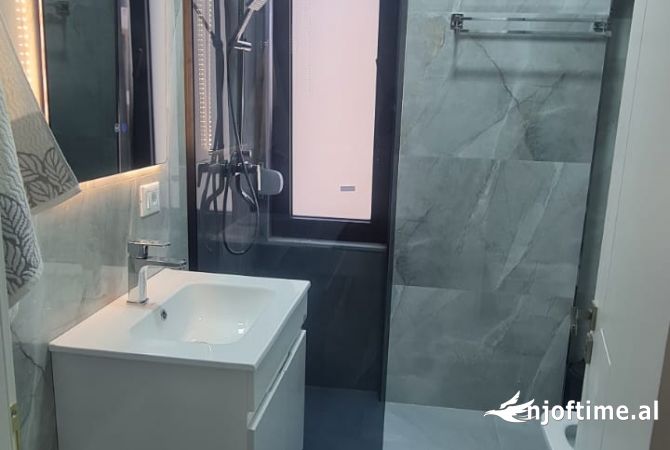 Shtepi me qera Apartament ne Tirane, 2+1, Mobilimi E mobiluar, Pagesa 700  Euro.