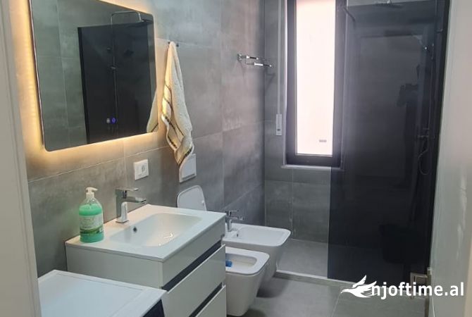 Shtepi me qera Apartament ne Tirane, 2+1, Mobilimi E mobiluar, Pagesa 700  Euro.