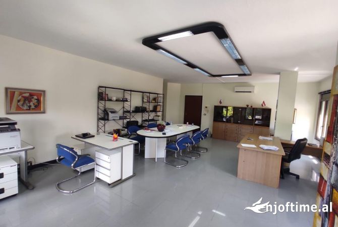 Ambient biznesi me qera 3+1 ne Tirane - 800 Euro
