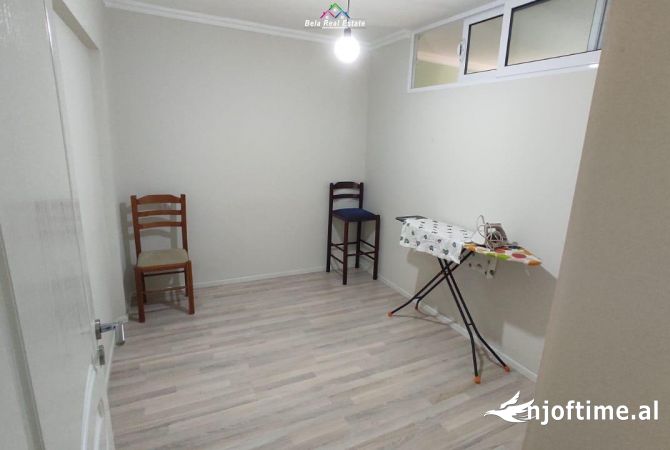 Shtepi ne shitje Apartament ne Tirane, 2+1, Mobilimi E mobiluar, Pagesa 98,000  Euro.