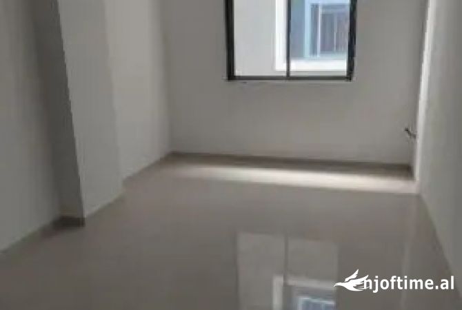 Ambient biznesi me qera 3+1 ne Tirane - 300 Euro
