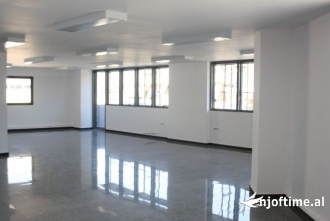 Ambient biznesi me qera 3+1 ne Tirane - 3,000 Euro