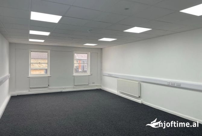 Ambient biznesi me qera 3+1 ne Tirane - 1,500 Euro