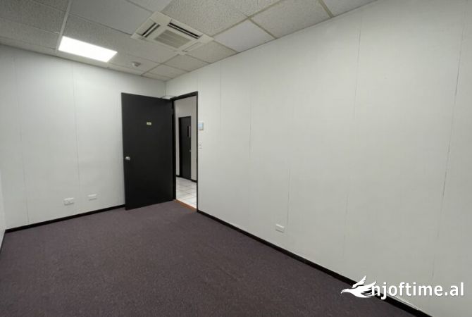 Ambient biznesi me qera 3+1 ne Tirane - 2,500 Euro