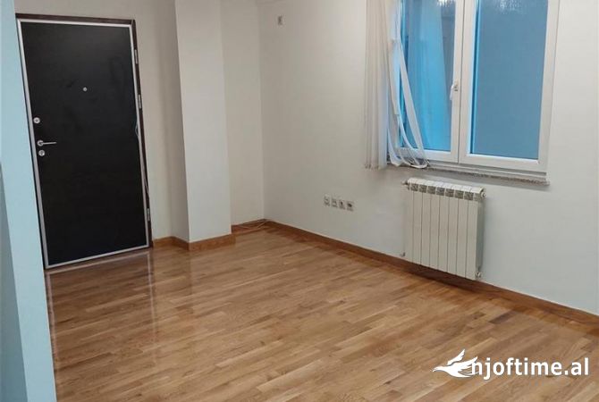 Ambient biznesi me qera 3+1 ne Tirane - 600 Euro