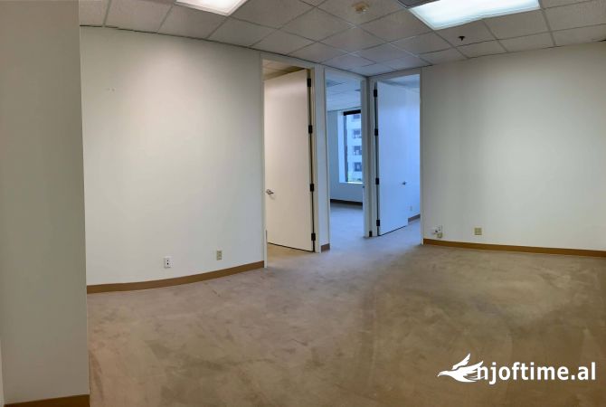 Ambient biznesi me qera 3+1 ne Tirane - 1,200 Euro