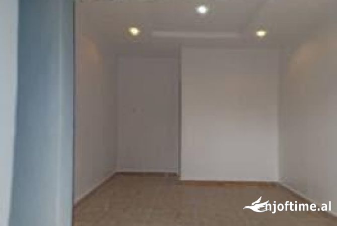 Ambient biznesi me qera 3+1 ne Tirane - 250 Euro