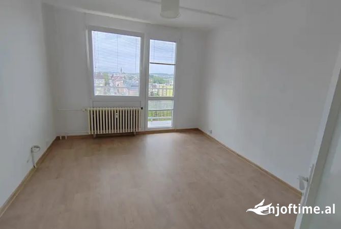 Ambient biznesi me qera 3+1 ne Tirane - 790 Euro