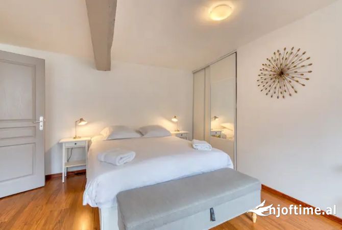 Shtepi me qera 2+1 ne Tirane - 690 Euro