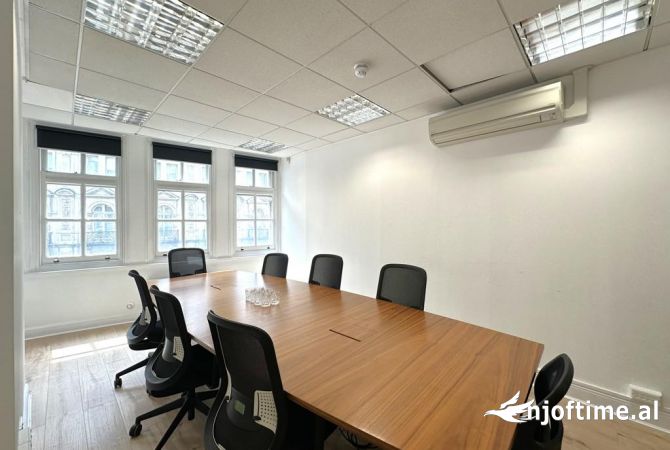 Ambient biznesi me qera 3+1 ne Tirane - 900 Euro