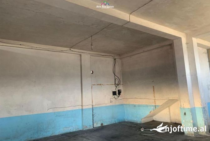 Ambient biznesi me qera 4+1 ne Tirane - 600 Euro