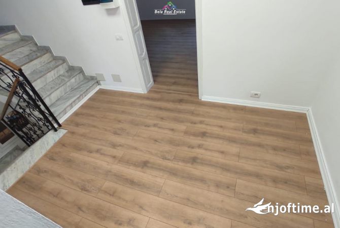 Shtepi me qera Shtepi Private ne Tirane, 4+1, Mobilimi Pjeserisht e mobiluar, Pagesa 1,500  Euro.