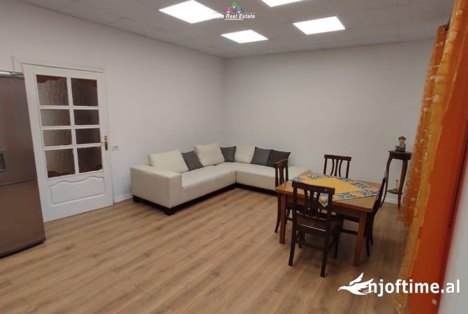Shtepi me qera 4+1 ne Tirane - 1,500 Euro