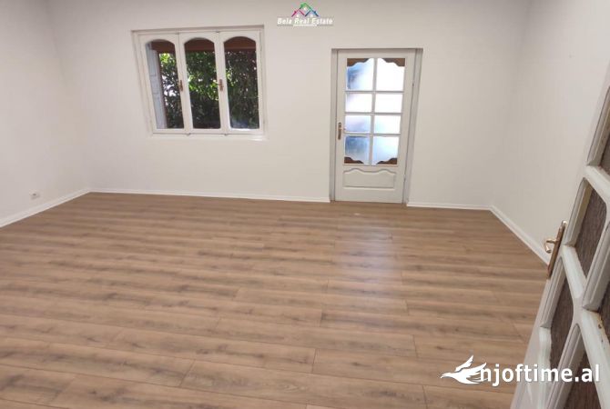 Shtepi me qera Shtepi Private ne Tirane, 4+1, Mobilimi Pjeserisht e mobiluar, Pagesa 1,500  Euro.