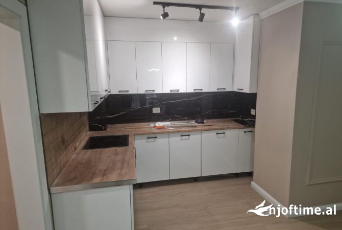 Shtepi me qera 3+1 ne Tirane - 1,000 Euro