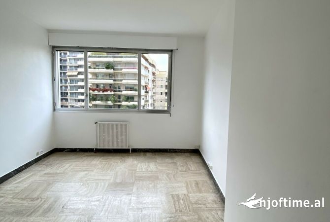 Ambient biznesi me qera 1+1 ne Tirane - 350 Euro