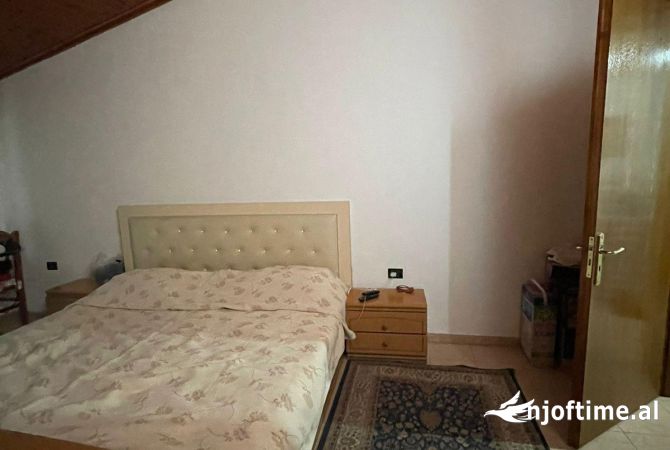 Shtepi ne shitje Apartament ne Tirane, 2+1, Mobilimi Pjeserisht e mobiluar, Pagesa 186,000  Euro.