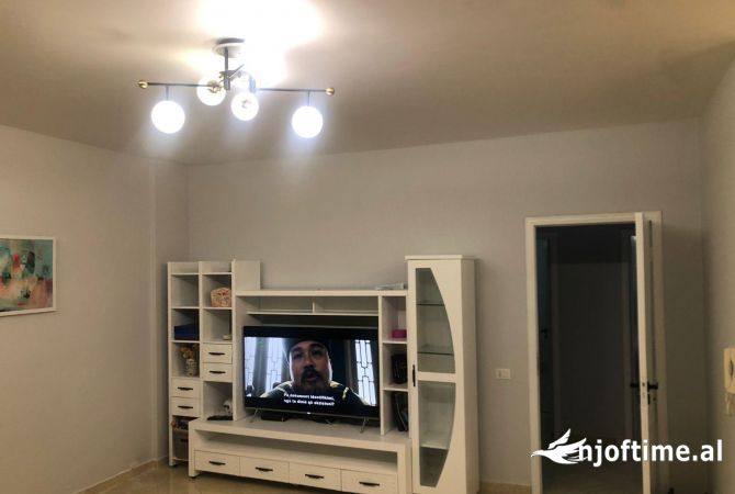 Shtepi me qera Apartament ne Tirane, 2+1, Mobilimi E mobiluar, Pagesa 650  Euro.