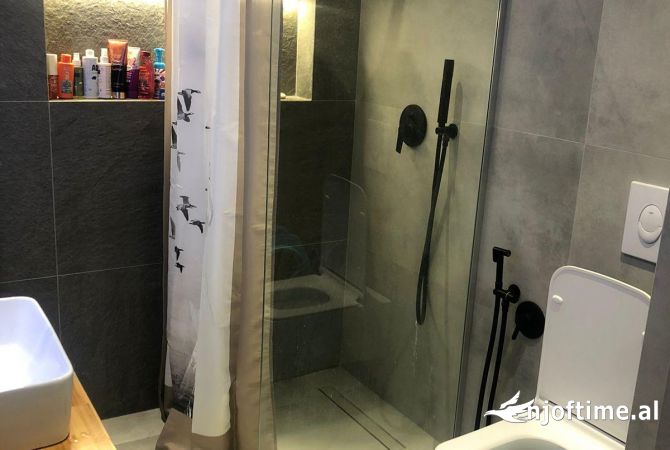Shtepi me qera 2+1 ne Tirane - 650 Euro
