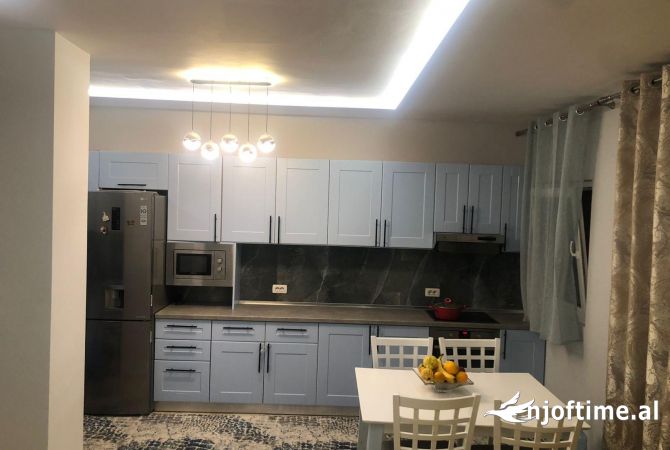 Shtepi me qera Apartament ne Tirane, 2+1, Mobilimi E mobiluar, Pagesa 650  Euro.